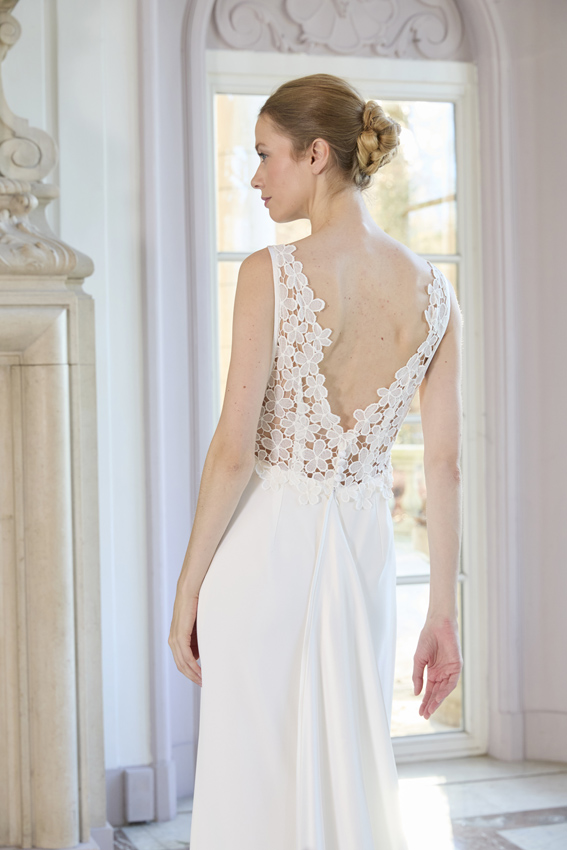 Robe de mariée sur mesure avec dos ouvert en dentelle