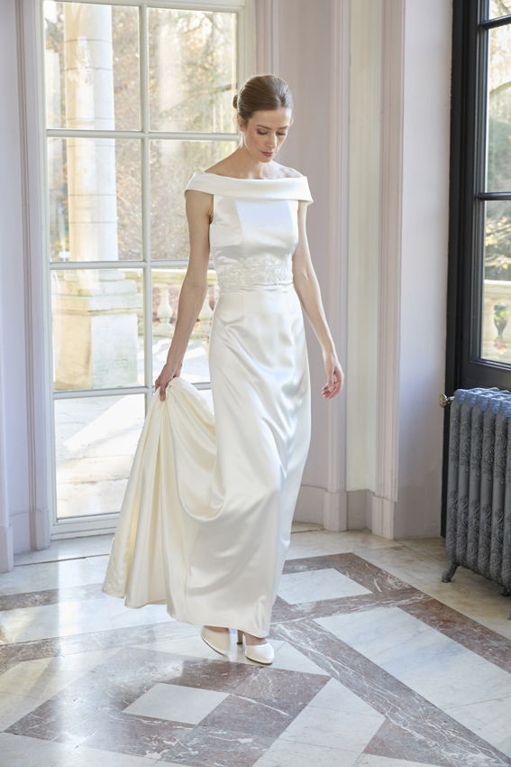 Robe de mariée élégante avec encolure bateau